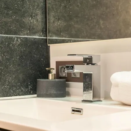 アパート 3p Lumineux Avec Terrasse A 15min A Pied Du Palais - 3p Lumineux Avec Terrasse A 15min A Pied Du Palais Mae-2493 カンヌ